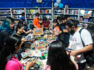 La Feria del Libro de Posadas finalizó con una multitudinaria jornada con literatura, debates y un cierre a pura música