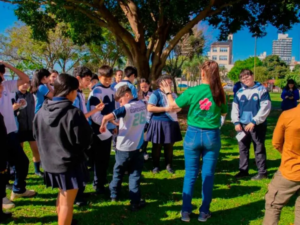 Ecología llevó la campaña “Adoptá un árbol” al Instituto Stella Maris de Posadas